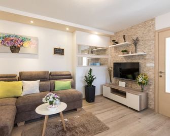 House Mari - Punat - Wohnzimmer