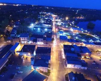 Dunbar Island Loft overlooking Erie Canal and Seneca river, on 2nd level - Baldwinsville - Building