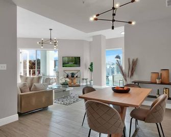 Chic 2BR condo in the heart of Orlando Downtown - Orlando - Dining room