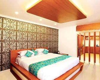 Holiday Hill Hotel - Kartikulam - Bedroom