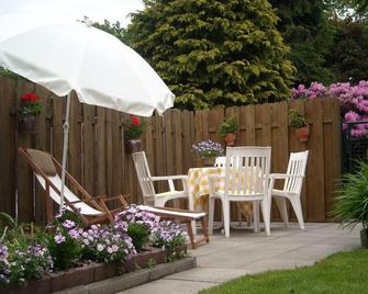 Am Oelzepark - Ferienwohnung - Lüneburg - Innenhof