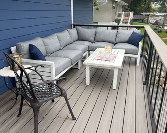 Perfect lake home for a family get away - Only 1 hour from metro - South Haven - Balcony