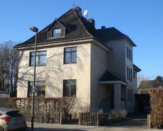 2 Room Fair-Holiday-Assambler Flat In Dusseldorf, Close To Trade Fair And Airport - דיסלדורף - בניין