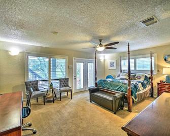 Relaxing Helotes Apt 7 Mi to UT at San Antonio! - Helotes - Bedroom