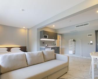 Aegean Apartments - Cesme - Cesme - Ruang tamu