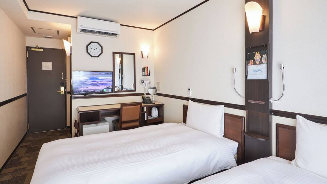 Toyoko Inn Shin takaoka eki Shinkansen Minami guchi