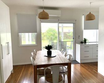 Boatshed by the Sea400m to Town Beach, cafes, close to Port's CBD, WIFI - Port Macquarie - Essbereich