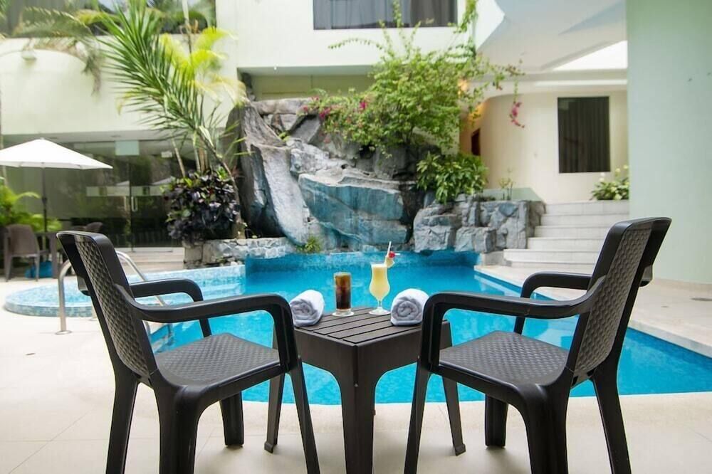 El Dorado Classic Hotel - איקיטוס - פטיו