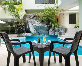 El Dorado Classic Hotel - Iquitos - Hàng hiên