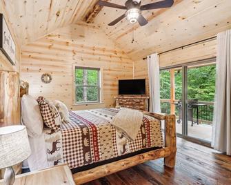 Private Murphy Cabin Rental with Wraparound Porch! - Murphy - Bedroom