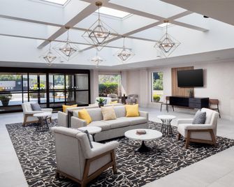 DoubleTree by Hilton Washington Meadow Lands Casino Area - Вашингтон - Лоббі