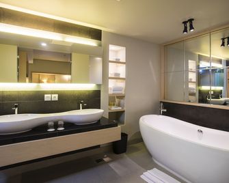 Sevn Legian - Kuta - Bad