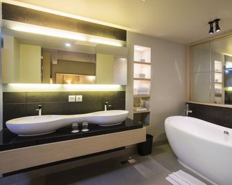 Sevn Legian - Kuta - Bathroom