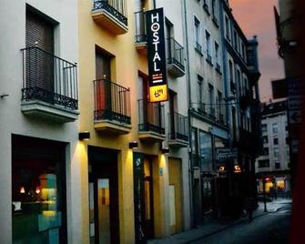 Hostal Bajo La Muralla - Zamora
