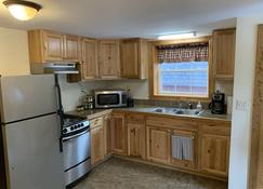 Lake George Cozy 2 Bed 1 bath cabin in the adirondacks: steps to Beach - Hồ Lake George - Phòng bếp