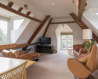 The Leat at Wynyard Mill - Malmesbury, Cotswolds - Malmesbury - Living room