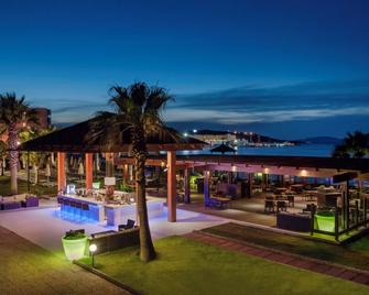 Radisson Blu Resort & Spa, Cesme - Cesme - Bar