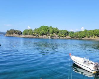 Nice home in Fitjar with house sea view - Fitjar