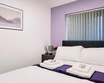 Charming 3-Bedroom Home Near Nec, Birmingham Airport & Bullring - Birmingham - Bedroom