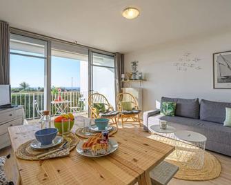 Studio Les Trois Iles-13 by Interhome - Quiberon - Salle à manger