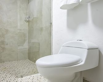 OYO Hotel Plaza Las Torres, Cabo San Lucas - Cabo San Lucas - Bathroom