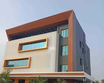 Hotel Global Executive Family Restaurant Baramati - Bārāmati - Building