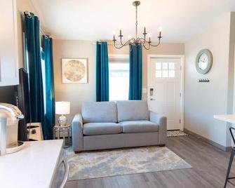 Suite 10 Downtown Palmer - Palmer - Sala de estar