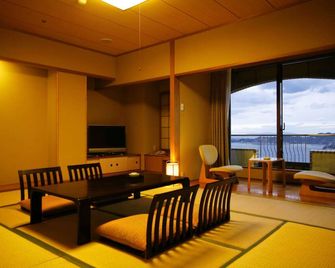 Plaza Awajishima - Minamiawaji - Essbereich