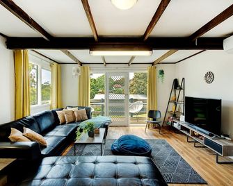 Jettycove Beach House - روزبد - غرفة معيشة