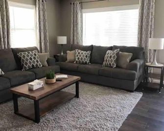 Newly Renovated, 2 King Beds, 2 Baths, Office - Bradley - Sala de estar