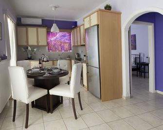 Flower Pot complex Aparts & Studios! - Preveza - Comedor