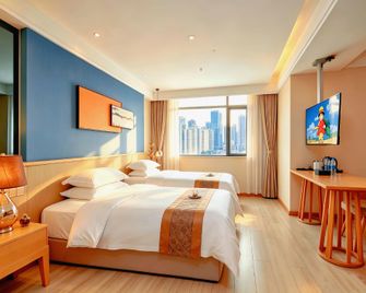 Qifan Hotel (Kunming Railway Station Huannan South Road Metro Station Branch) - Kunming - Bedroom