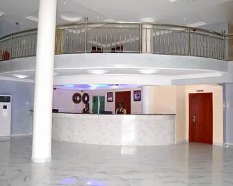 Gold Crown Hotel Resort And Suites - Owerri - Recepción