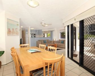 Unit 2 The Rocks - Coolum Beach - Essbereich