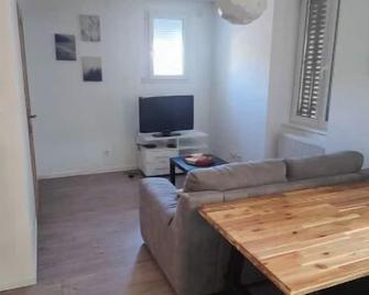 Logement avec grand balcon dans le Brionnais - Chauffailles - Salon