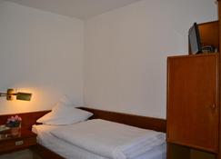 Top Hotel Garni - Dormagen - Slaapkamer