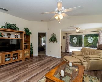 Located In Beautiful Country Club Of Mount Dora - Mount Dora - Вітальня