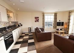 Harbourside Apartments - Scarborough - Living room