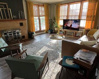 Mid-Century Modern Home - Washington - Huiskamer