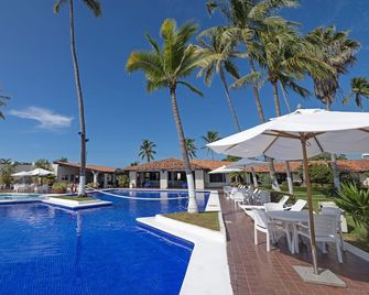 Cabo Blanco Hotel & Marina - Barra de Navidad - Piscina