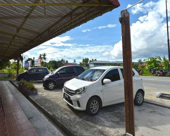 Hotel O Awan Biru Motel - Pantai Cenang - Außenansicht