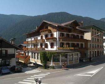 Hotel Centrale - Auronzo di Cadore - Building