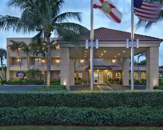 Fairfield Inn and Suites by Marriott Palm Beach - Palm Beach - Gebouw