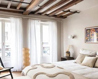Ile-Saint-Louis apartment - Paris - Bedroom