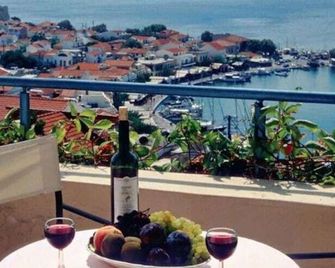 Astra Village - Pythagorio - شرفة