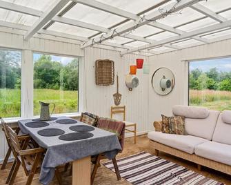 Lovely Home In Randbøl With Kitchen - Randbøl - Dining room