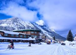 Soda Butte Lodge - Cooke City - Building