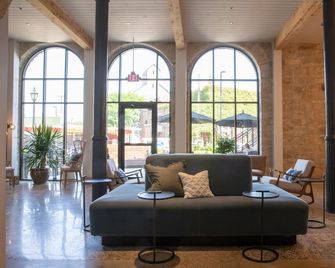 Lora - Stillwater - Lobby