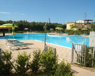 1 bedroom apartment sleeps 4 with private wifi. - Pizzo - Pool