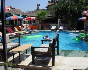 Villa Ozalp Apartments - Dalyan (Mugla) - Svømmebasseng